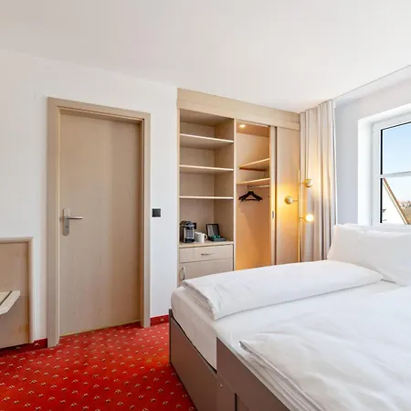 Steiners Airport-messe 3*