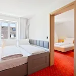 Steiners Airport-messe 3*