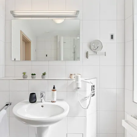 Steiners Airport-messe Bed & Breakfast 2*