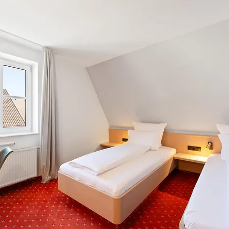 לינה וארוחת בוקר Steiners Airport-messe 3*