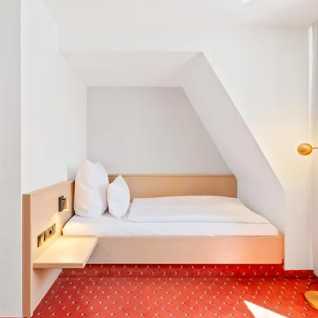 Steiners Airport-messe Bed & Breakfast 2*