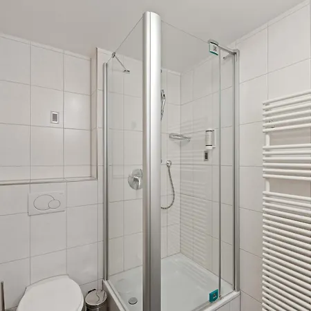 לינה וארוחת בוקר Steiners Airport-messe 3*