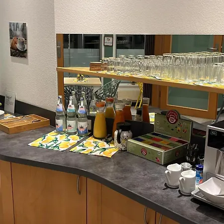 Alojamento de Acomodação e Pequeno-almoço Steiners Airport-messe