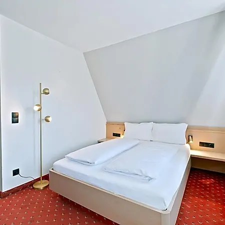 Steiners Airport-messe Couette-café 3*