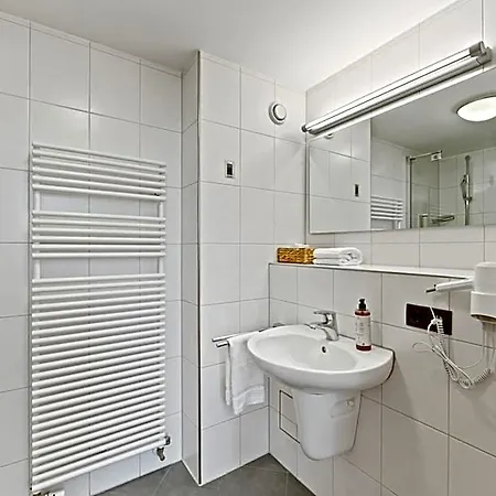 Steiners Airport-messe Couette-café 3*