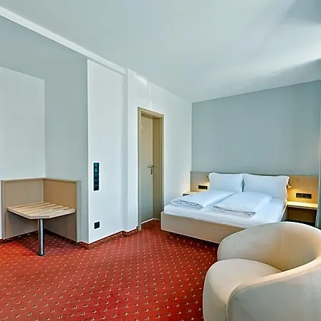 Couette-café Steiners Airport-messe 3*