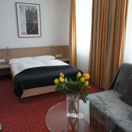 Bed & Breakfast Steiners Airport-messe 2*