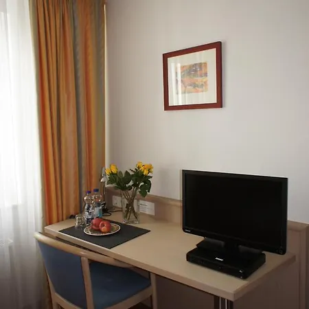 Steiners Airport-messe Bed & Breakfast 2*