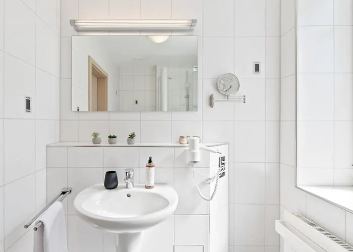 Steiners Airport-messe Bed and Breakfast 3*