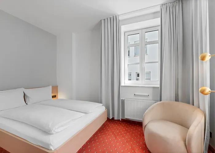 Steiners Airport-messe Bed and Breakfast 3*