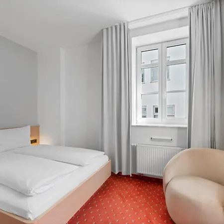 Steiners Airport-messe B&B 3*